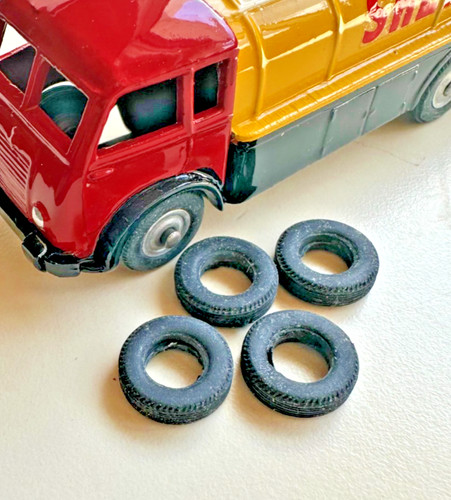 Lot pneus pour - 4, renault