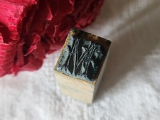 Mini tampon ancien monogramme M  broderie feston collection couture mercerie