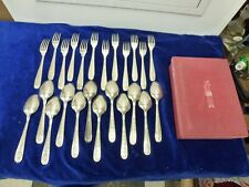 12 rares fourchettes et 12