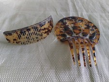 2 Anciens peignes dont 1 à mantille superbe 