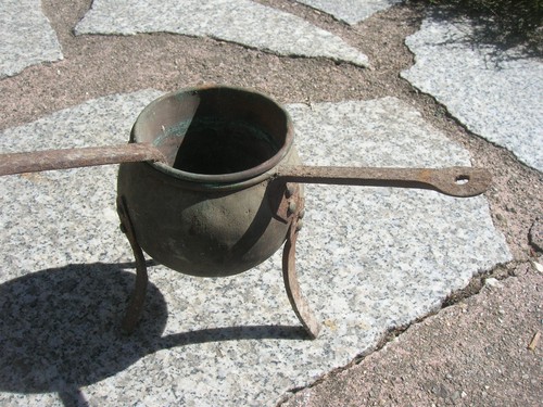 Ancien pot colle - pot, a