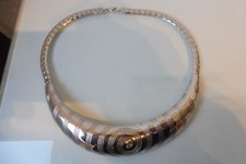 Collier Pierre Lang, Belle