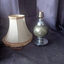 ancienne lampe en verre ou cristal art déco forme boule intérieur au mercure ??