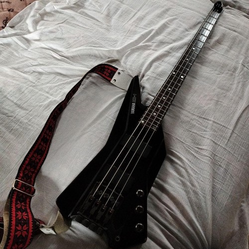 Yamaha headless bass - yamaha,