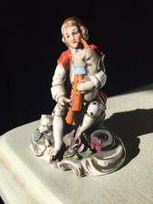 1 petite statuette porcelaine