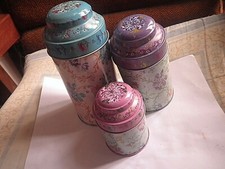 Trois boite gigogne, anglaises style victorien, 18,13 et 9 cm. NEUVES. Vintage.