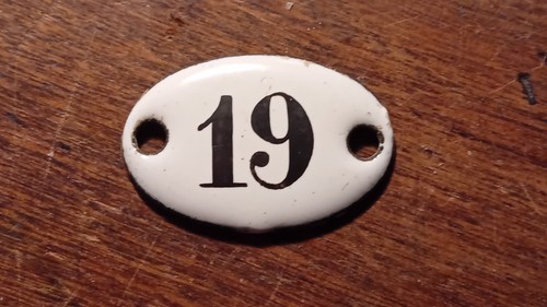 Ancienne petite plaque