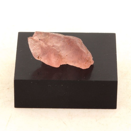 Fluorite rose massif - fluorite, rose.