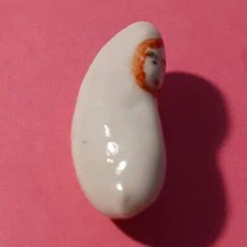 RARE 1ère époque BÉBÉ DANS FÈVE -  visage cercle rouge Hr 2,6 cm