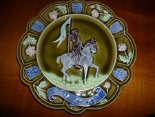ANCIENNE ASSIETTE BARBOTINE JEANNE D'ARC " EN AVANT "  HONNEUR PATRIE