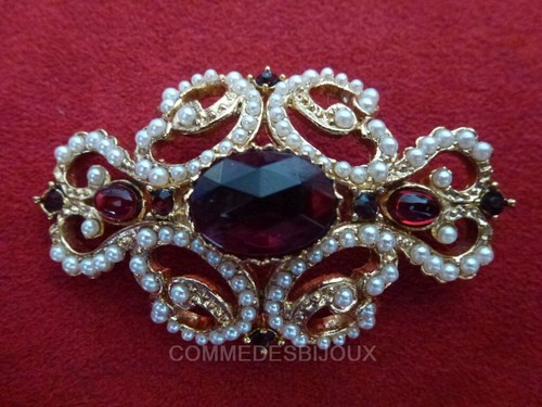 Broche néo classique - "néo, classique"