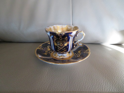 Ancienne tasse sous - ancienne, et