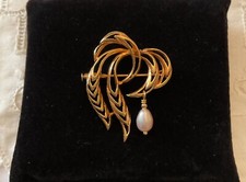 BROCHE ANCIENNE  PLAQUÉ OR