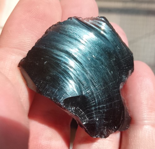 11.8gr 41x33x10mm obsidienne