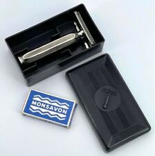 Rasoir dans sa jolie boite en bakelite noire , années 1930s de style art déco