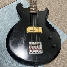 Guitare basse électrique Aria