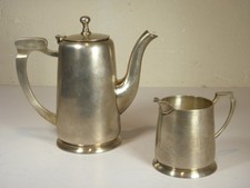 VERSEUSE - CAFETIERE et POT à LAIT en métal ARGENTE