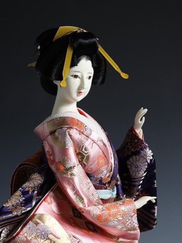 Poupée geisha japonaise