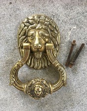 Heurtoir en bronze doré , tête de lion et visage , style XVIIIème
