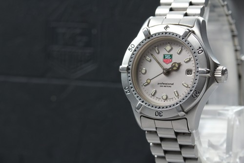 Montre quartz femme - à,