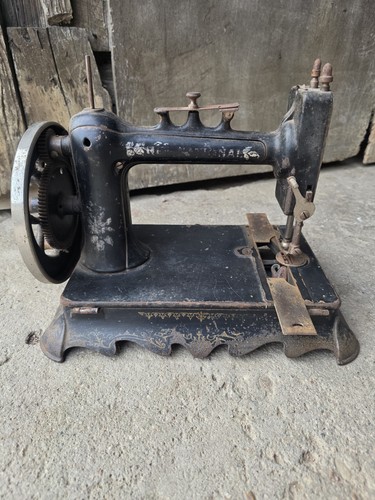 Ancienne machine coudre - a,