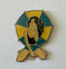 95 - Pin's PIN-UP BRUNE SEXY