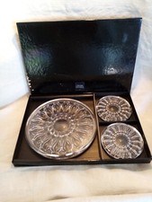 Cristal de Sèvres: Dessous de plat et 2 de bouteilles modèle Choiseul