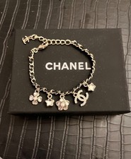 Bracelet CHANEL doré charms