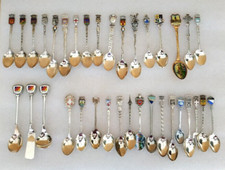 Réunion de 35 cuillères à