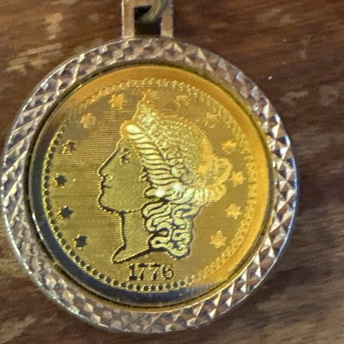Round coin style pendant gold - round,