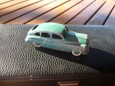 DINKY TOYS France 24Q. Ford Vedette limousine vert turquoise. 1950-1955.