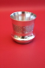 Petite timbale en métal argenté décor étoiles poinçon orfèvre 2GR NC