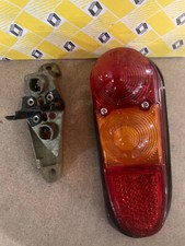 RENAULT  R4 4L - FEU ARRIERE DROIT PK  COMPLET NEUF cabochon + socle  3674 51315