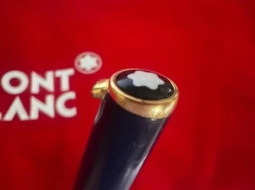Montblanc stylo bille - À,