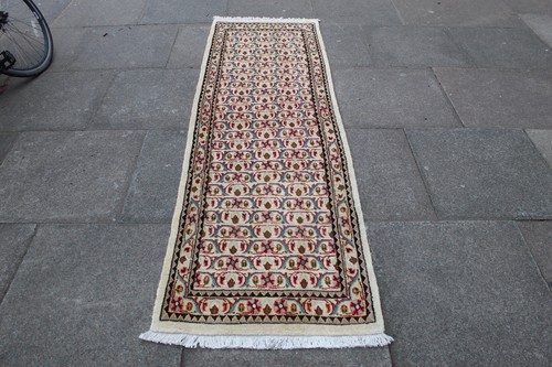 Tapis couloir fait - tapis, main