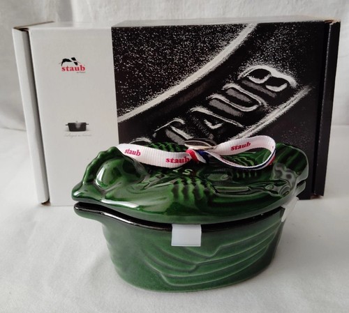 Staub cast iron mini chicken - cast,