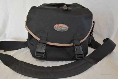 Lowepro street and field 200 - and,