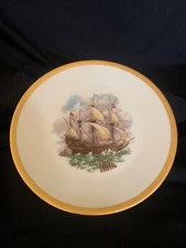 Assiette décorative, Amphora, Limoges, voilier, liseré doré, signée.