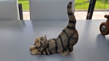 Gros chat en Résine position d'éveil ou d'étirement 1,7 kg 23x23 cm