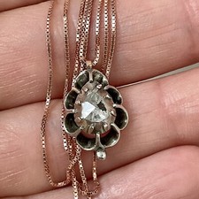 ENORME ROSE DE DIAMANT, OR