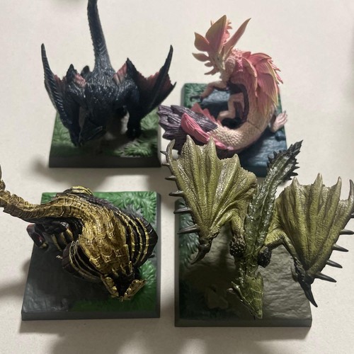 Lot figurines monster - de,