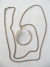 Loupe avec chaine ancienne