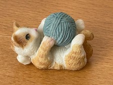 Adorable Statuette Figurine CHAT Tigre Résine joue avec pelote de laine 4,5cm