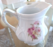 Crémier en porcelaine