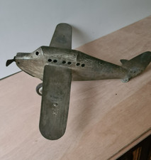 Avion tôle ancien fabrication artisanale objet  de déco