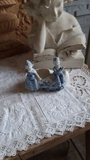 Figurine en porcelaine bleu de