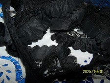 Dentelle ancienne noire en soie et tulle brodé. XIXème. L 2,70mètres. Réf n°321