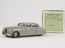 Marque one models Mom2 Jaguar