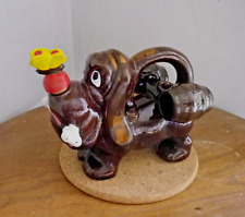 Service alcool Bouteille en forme de chien avec ses deux tasses forme  tonneau