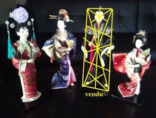 lot 3 poupées statuettes